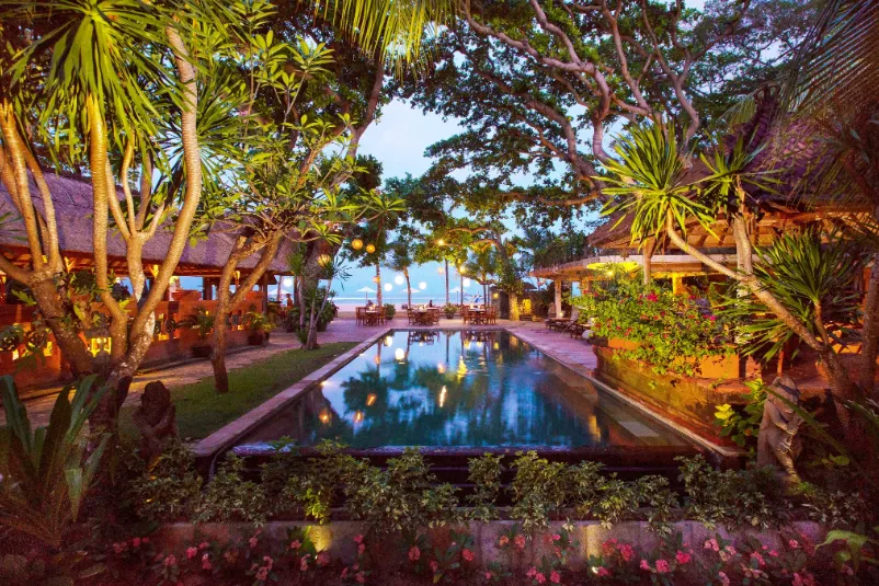 Indonesië Tandjung Sari hotel zwembad