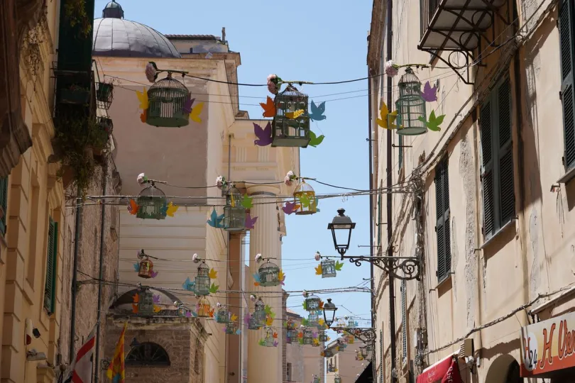straat in Alghero, Sardinië